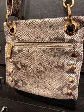 HAMMITT “It” Shimmering Snake Bag
Tony Sml Gorgeous bag
✨✨✨